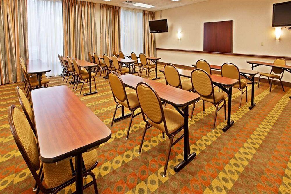 Hampton Inn Louisville Northeast Eksteriør billede