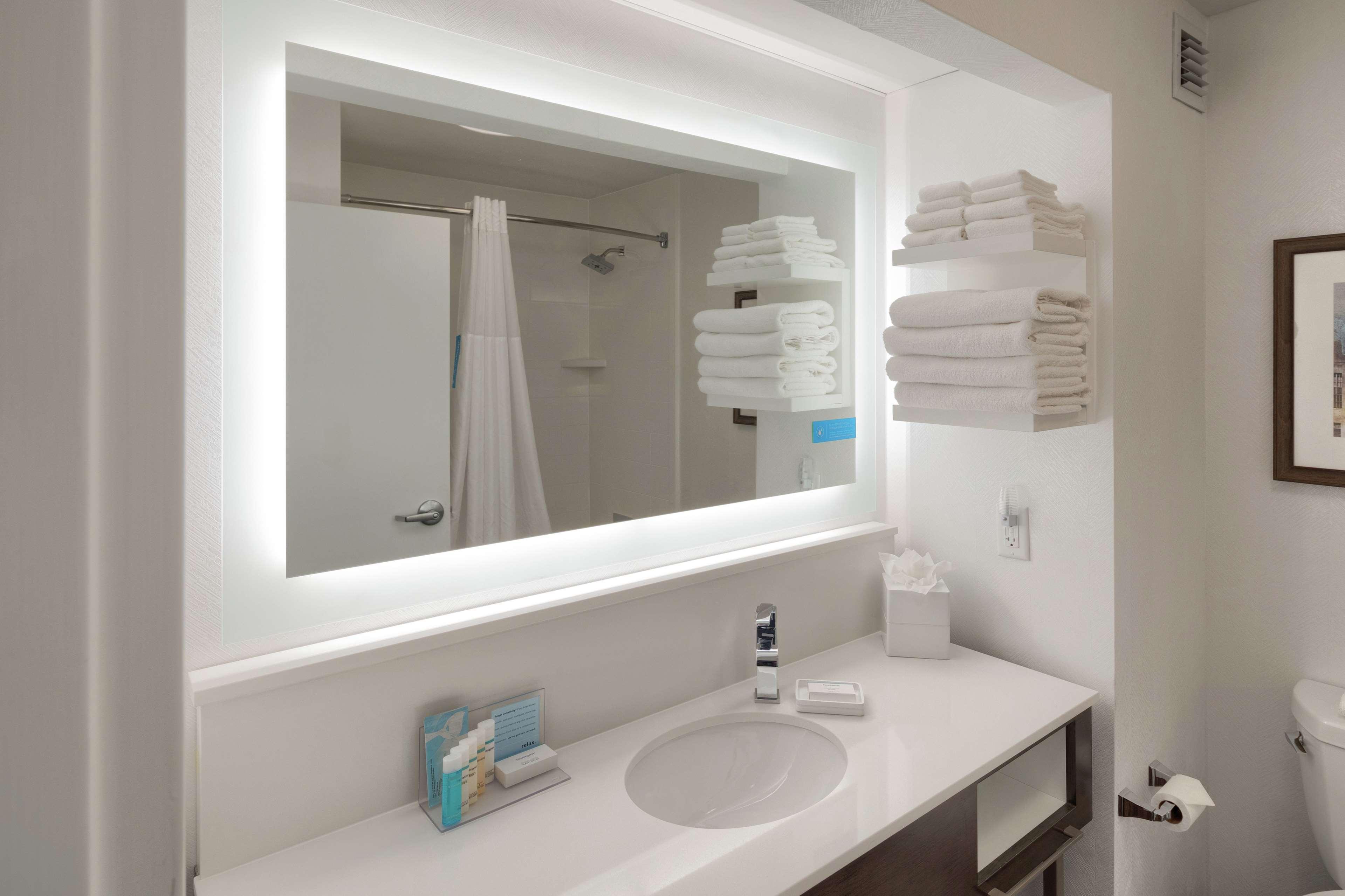 Hampton Inn Louisville Northeast Eksteriør billede