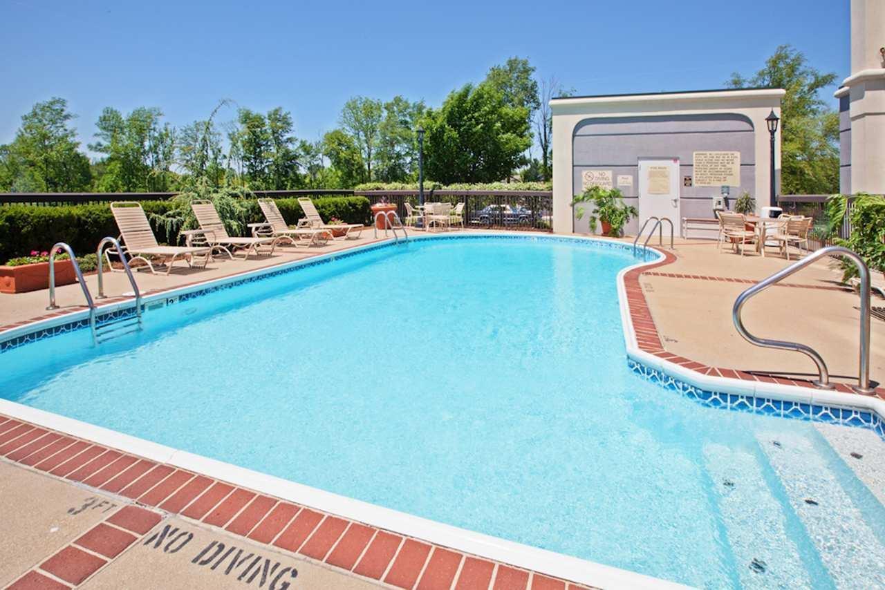 Hampton Inn Louisville Northeast Eksteriør billede