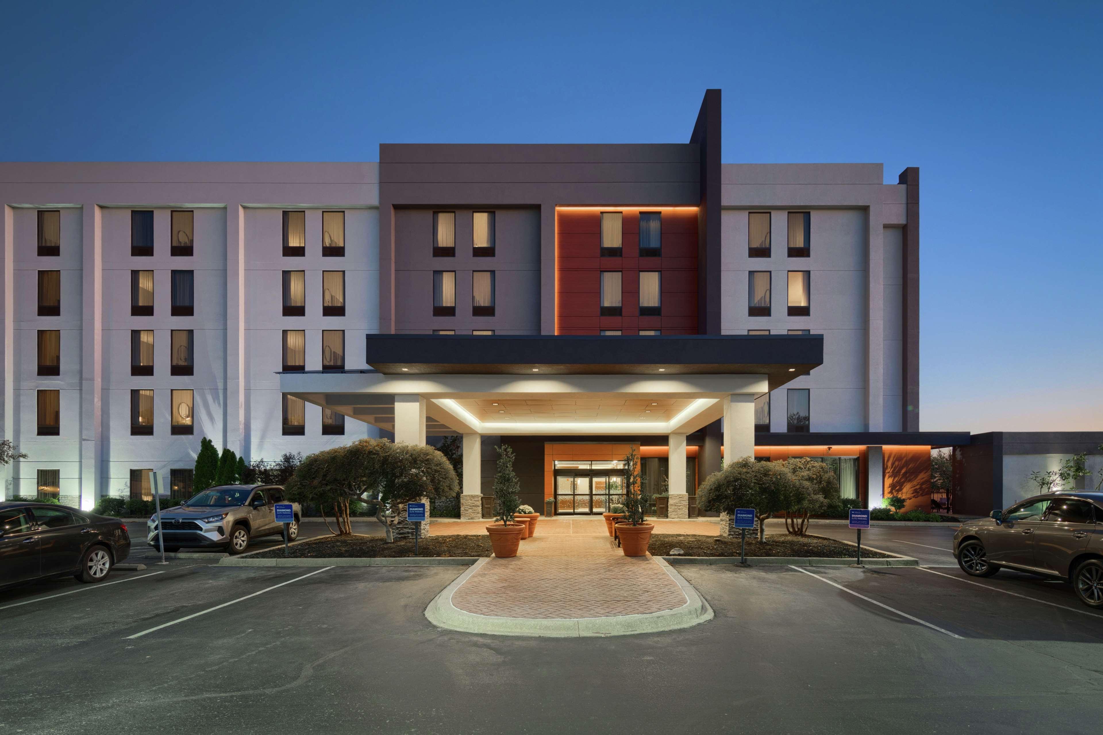 Hampton Inn Louisville Northeast Eksteriør billede