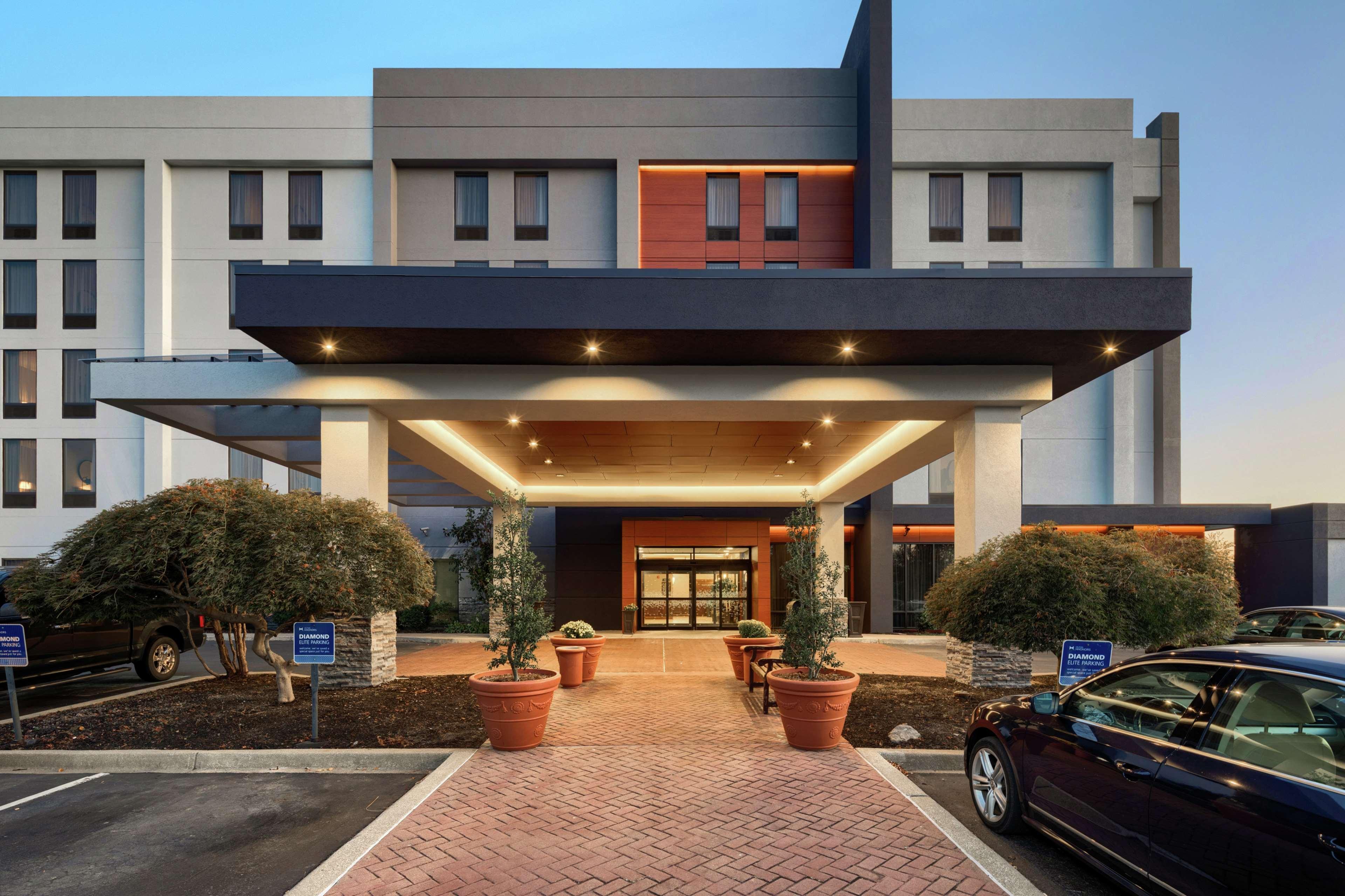 Hampton Inn Louisville Northeast Eksteriør billede