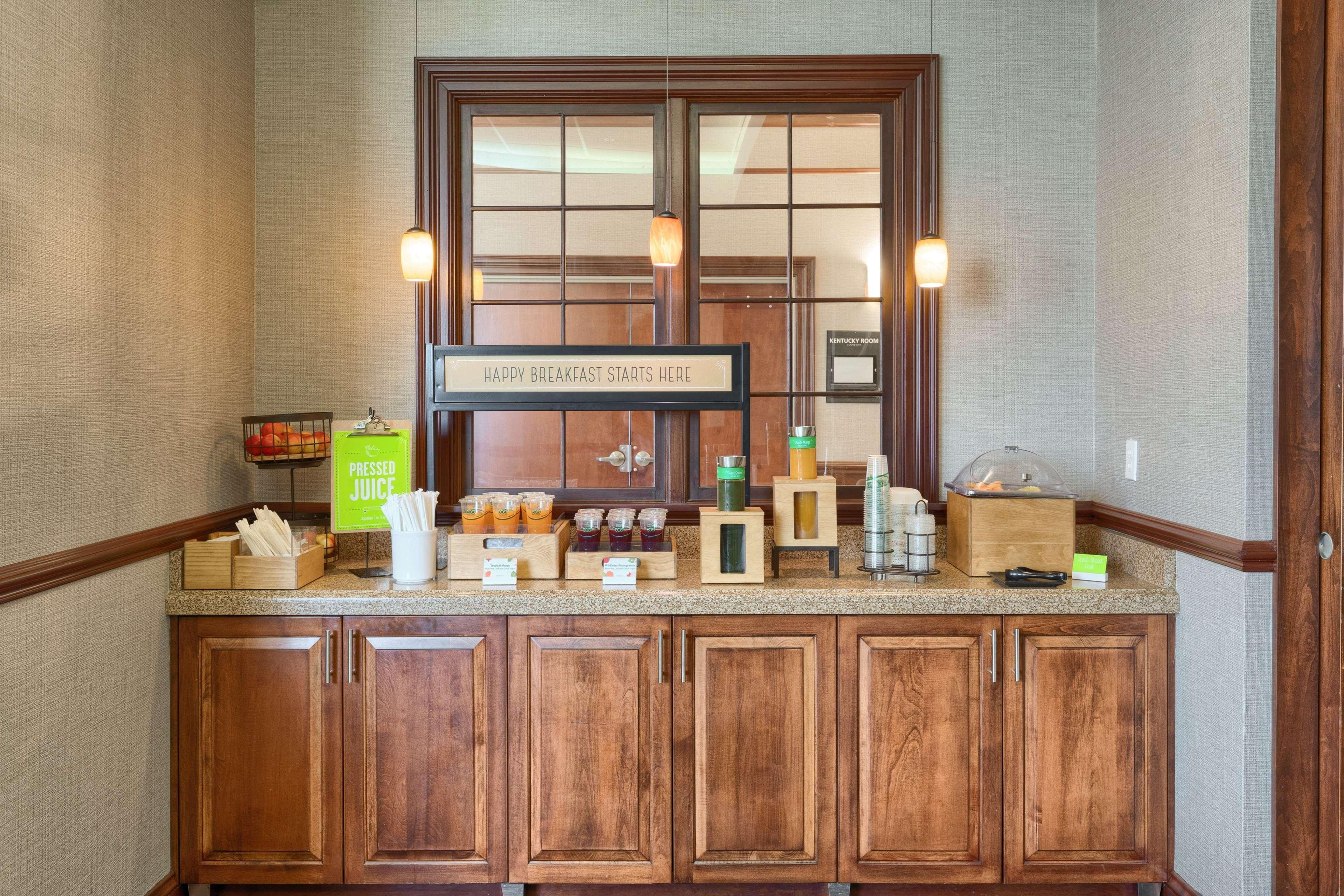 Hampton Inn Louisville Northeast Eksteriør billede