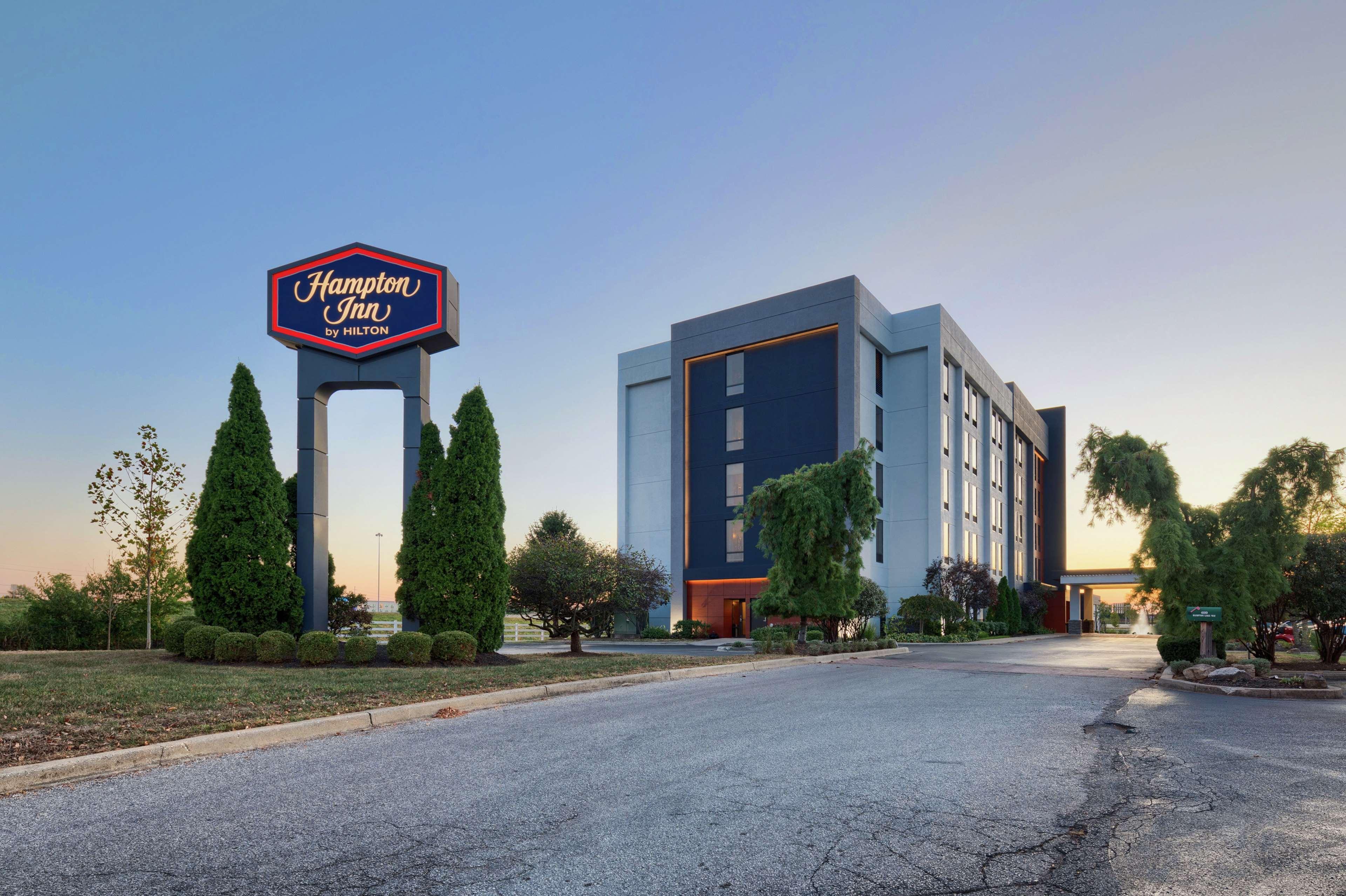 Hampton Inn Louisville Northeast Eksteriør billede