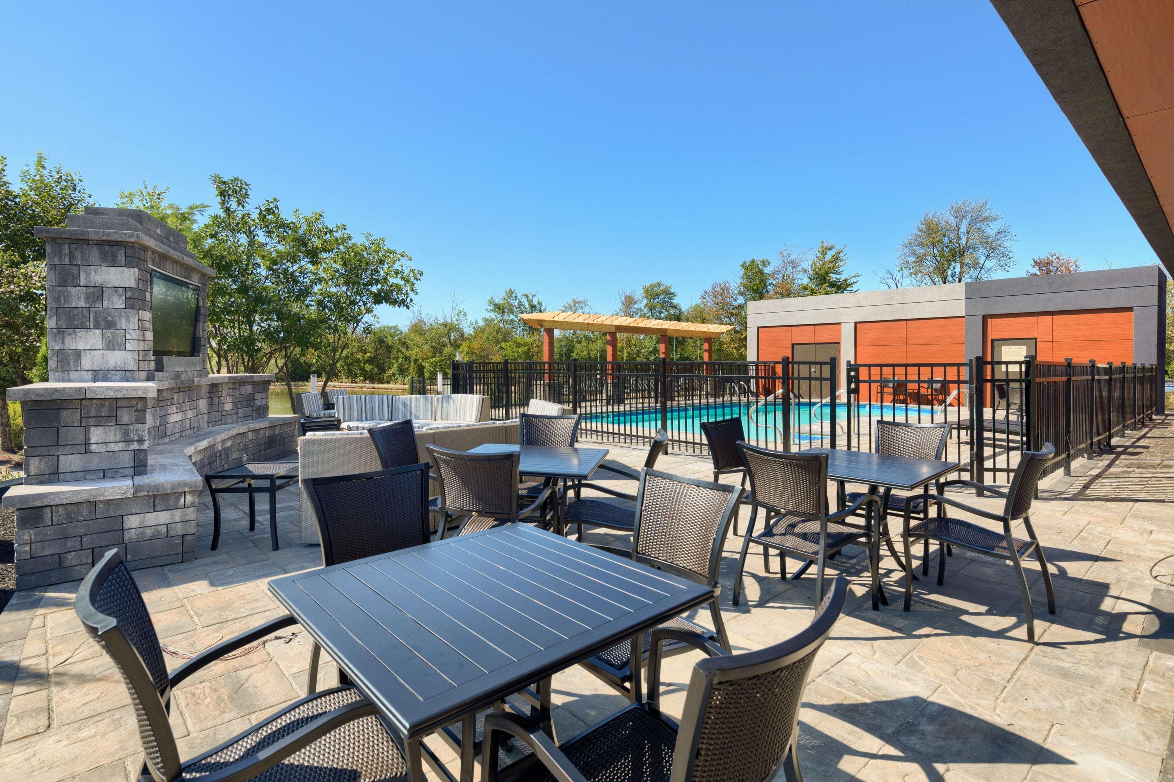 Hampton Inn Louisville Northeast Eksteriør billede