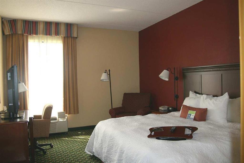 Hampton Inn Louisville Northeast Værelse billede