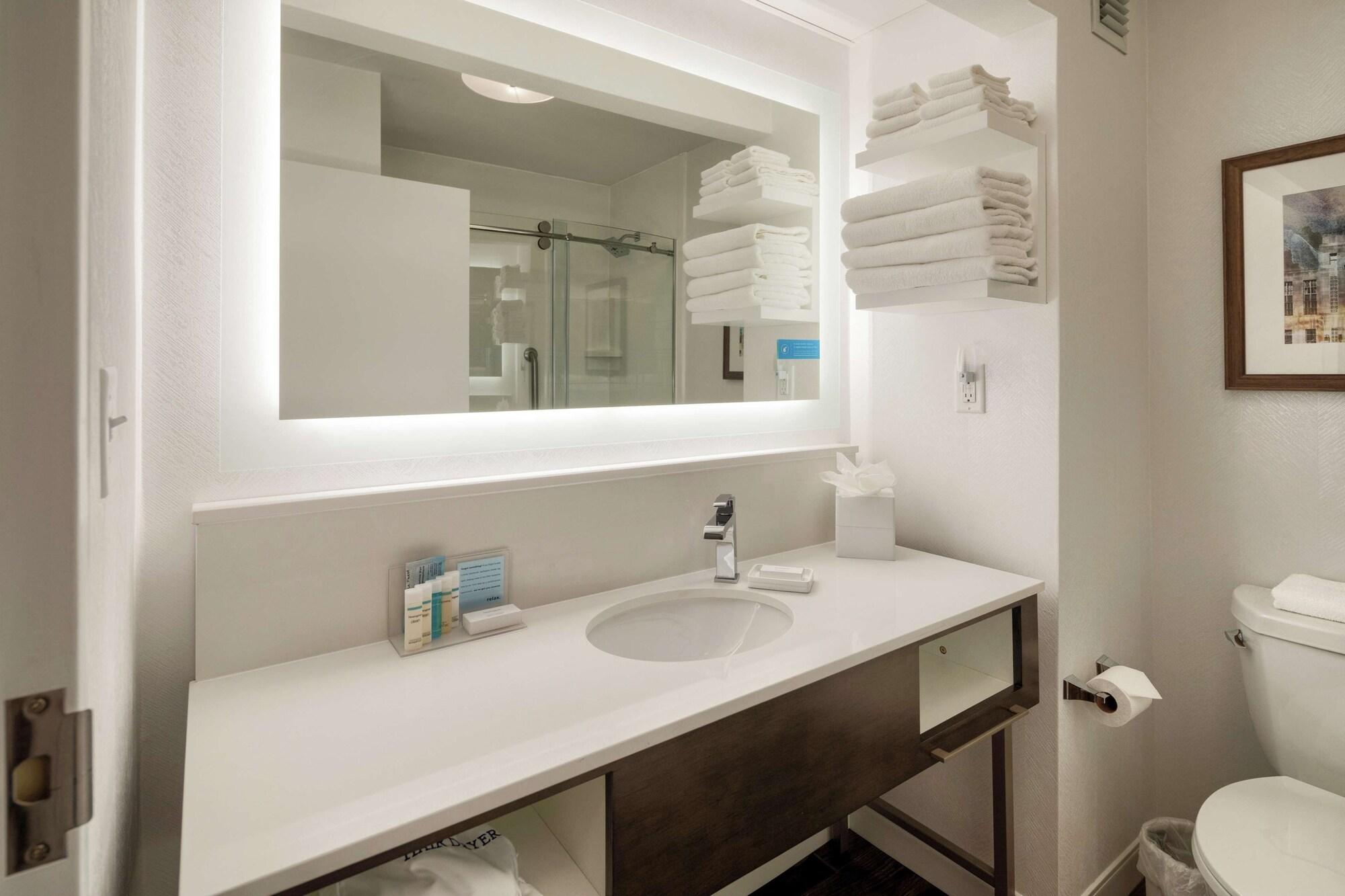Hampton Inn Louisville Northeast Eksteriør billede