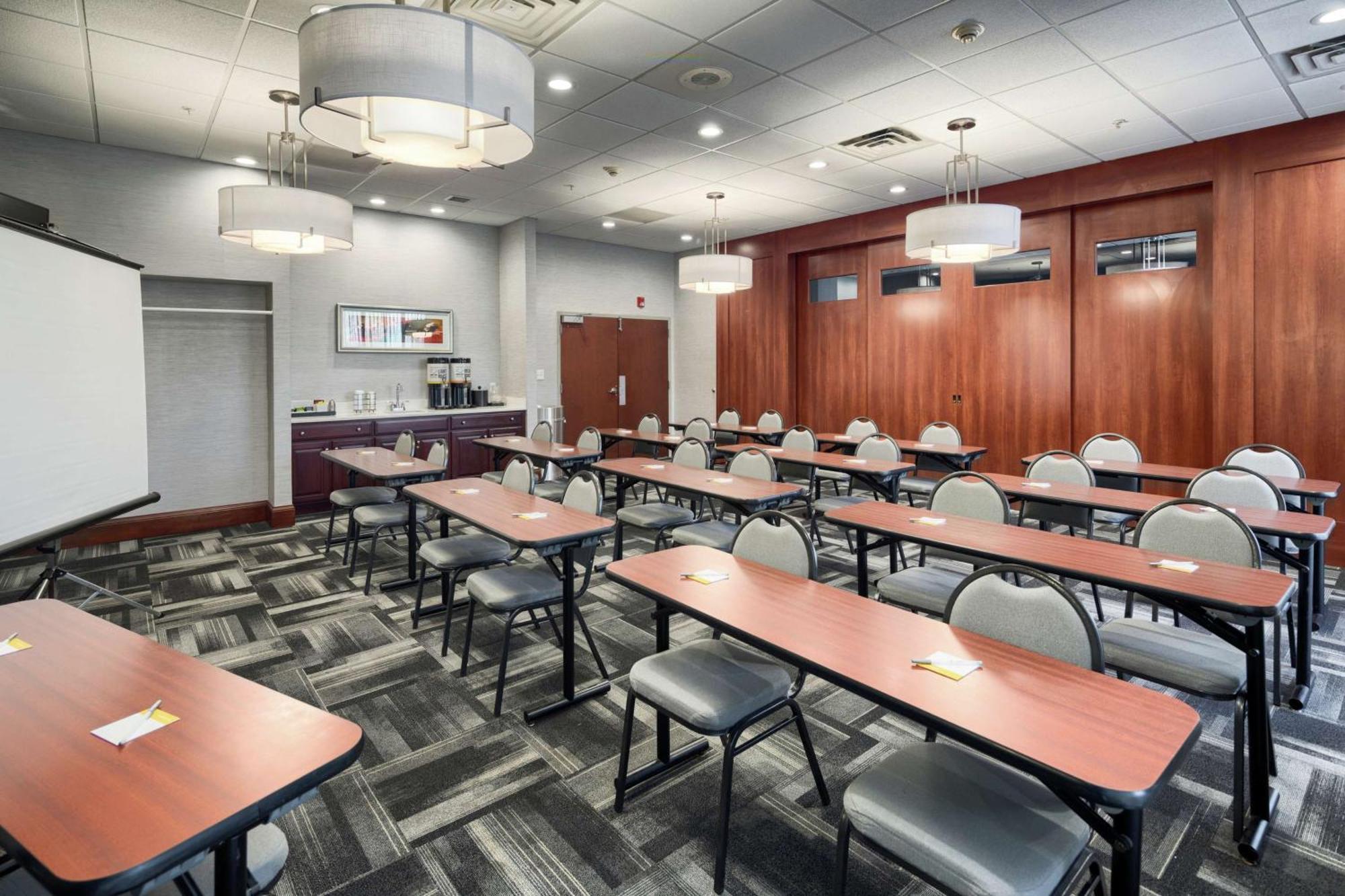 Hampton Inn Louisville Northeast Eksteriør billede