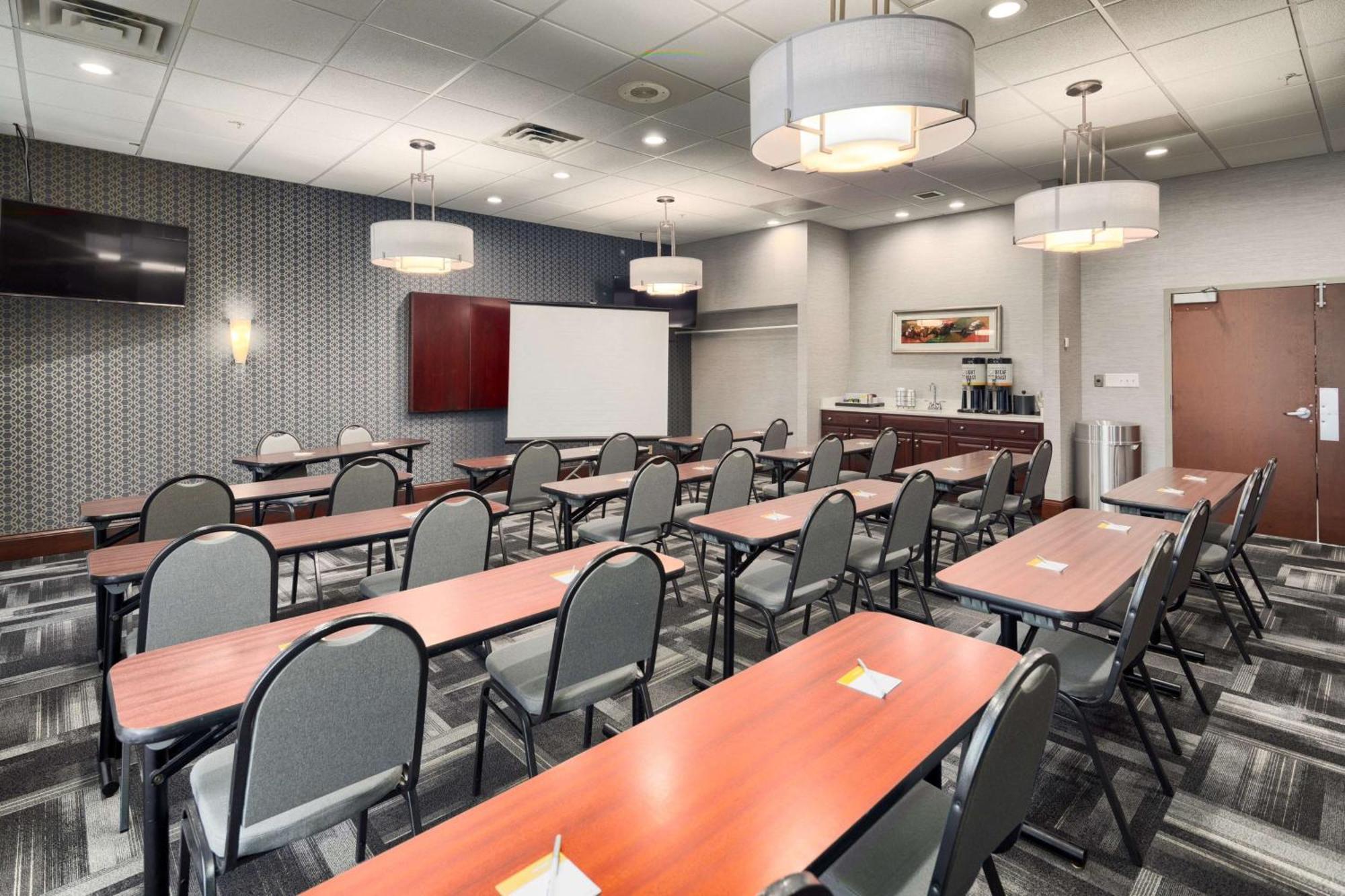 Hampton Inn Louisville Northeast Eksteriør billede