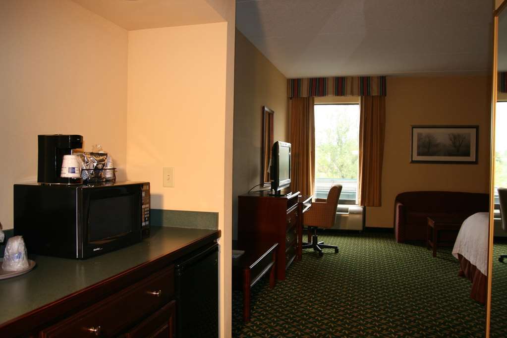 Hampton Inn Louisville Northeast Værelse billede