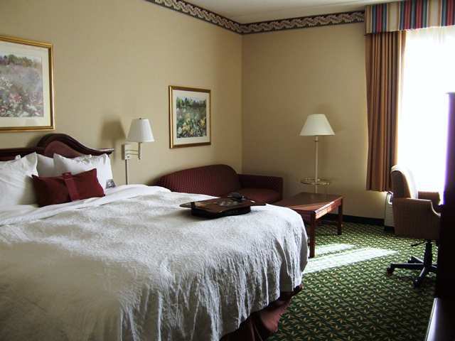 Hampton Inn Louisville Northeast Værelse billede